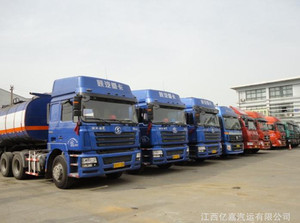 專業油罐車運輸 化工液體與油脂物流的安全守護者